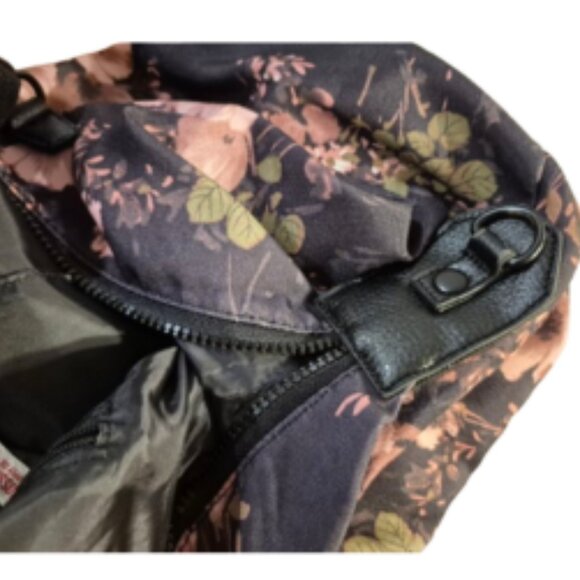 Mossimo Floral Weekender Bag - Picture 8 of 9